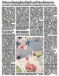 Bewohnerin Erna Funk sitzt im Seniorenzentrum Haus Waldeck an einem Tisch und isst ein Stück Wassermelone.